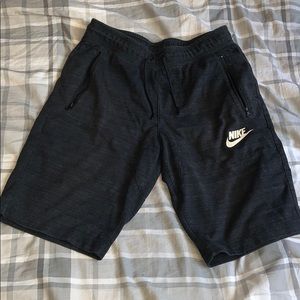Men’s black and gray nike shorts